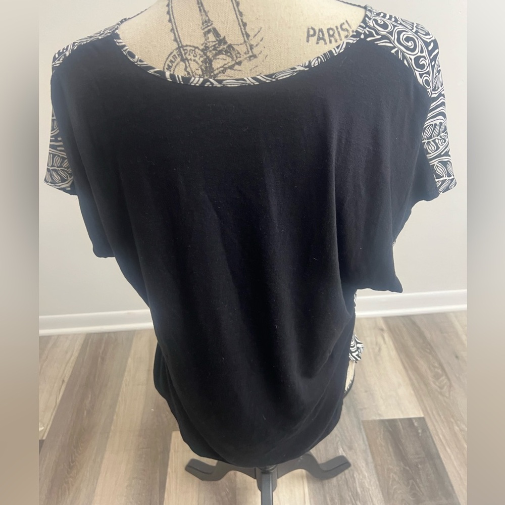 Loft Black & White Patterned Blouse! - Picture 2 of 13